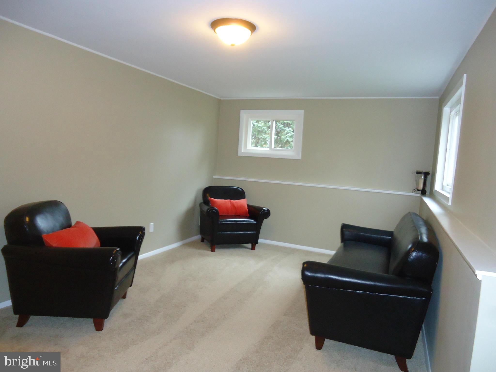 3614 Bellmore Road Baltimore, MD 21244 - Photo 16 of 20 a living room with furniture