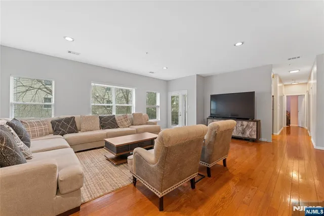 $499,000 | 511 Brittany Drive, Wayne, NJ 07470