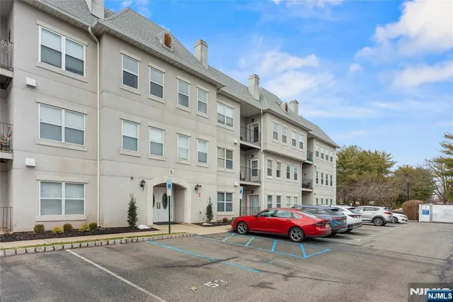 $499,000 | 511 Brittany Drive, Wayne, NJ 07470