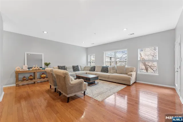 $499,000 | 511 Brittany Drive, Wayne, NJ 07470