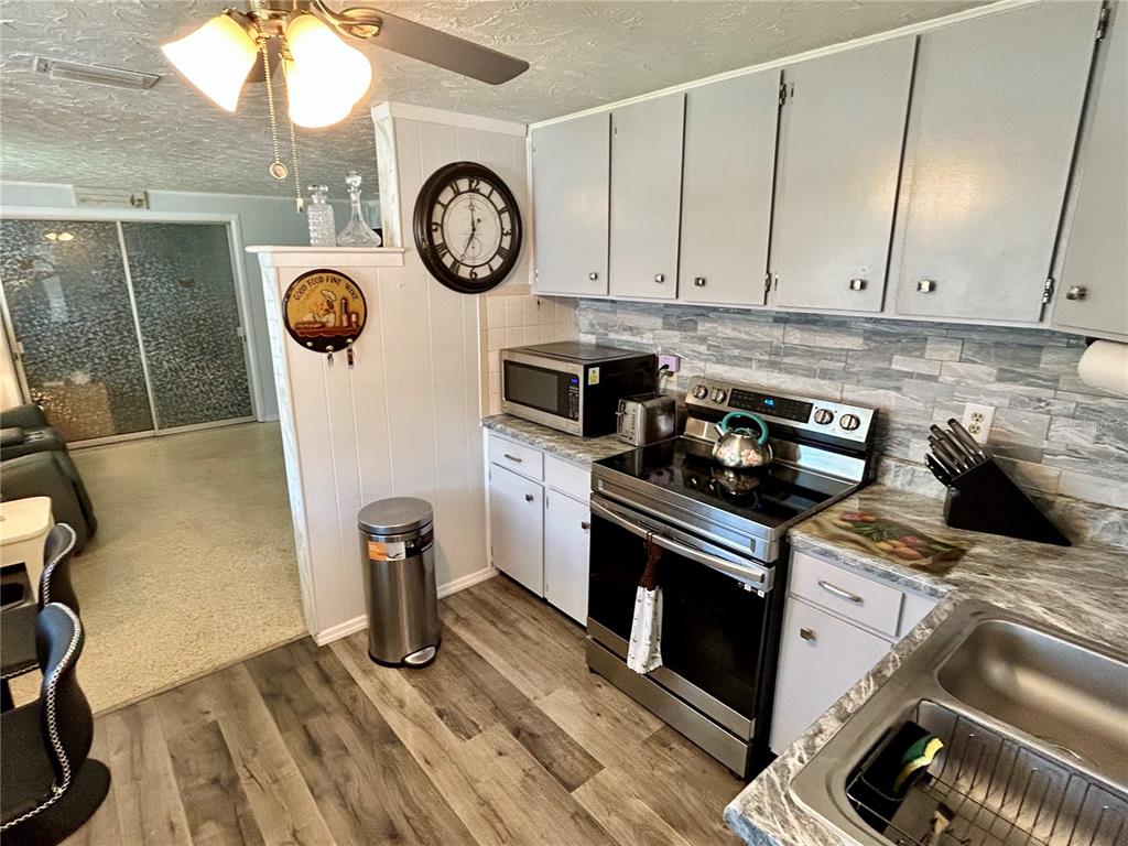 4707 Alma Street New Port Richey, FL 34652 - Photo 6 of 35