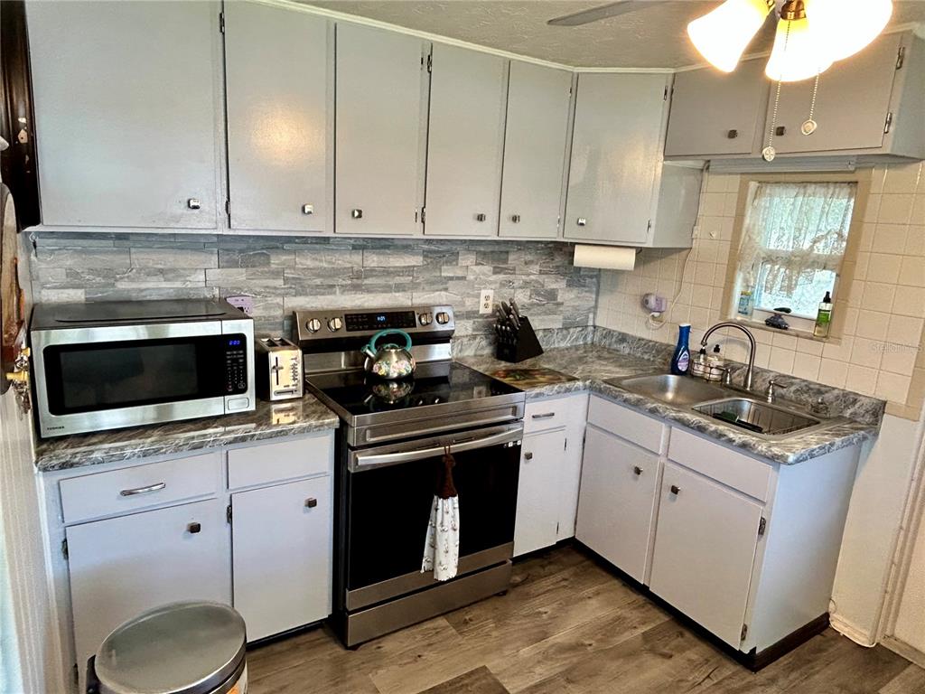 4707 Alma Street New Port Richey, FL 34652 - Photo 8 of 35