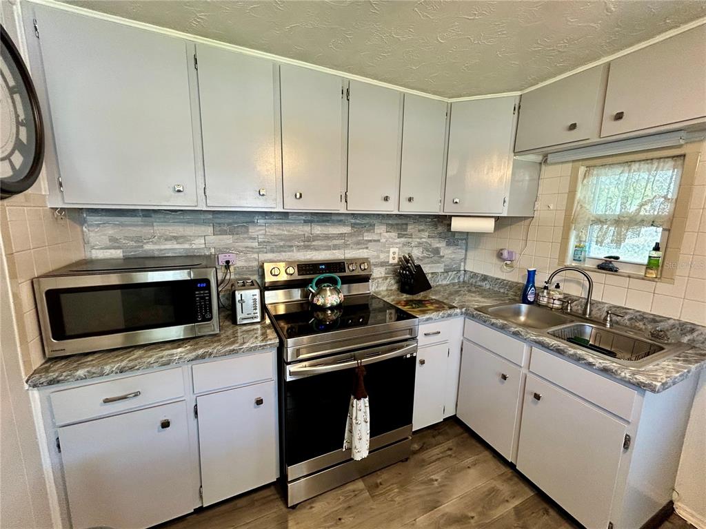 4707 Alma Street New Port Richey, FL 34652 - Photo 9 of 35