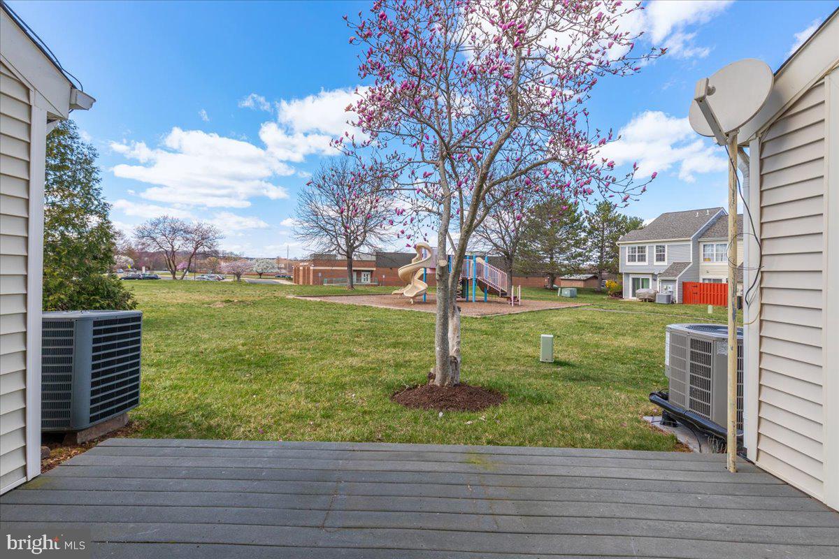 46712 Fielding Terrace Sterling, VA 20164 - Photo 19 of 22 a view of a garden with a fountain