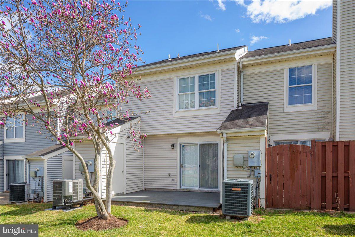 46712 Fielding Terrace Sterling, VA 20164 - Photo 20 of 22 a view of a house with a yard