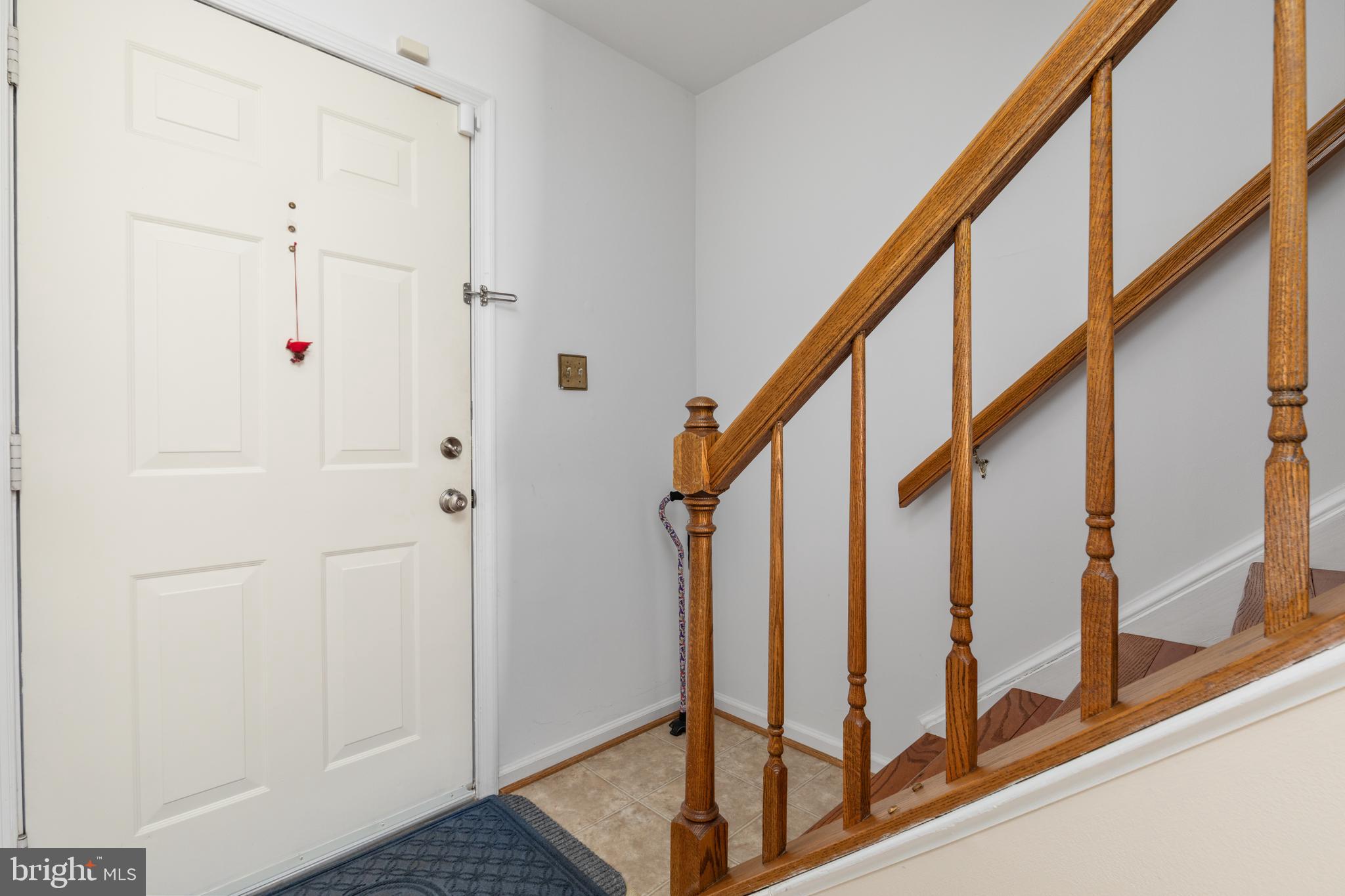 46712 Fielding Terrace Sterling, VA 20164 - Photo 3 of 22 a view of entryway