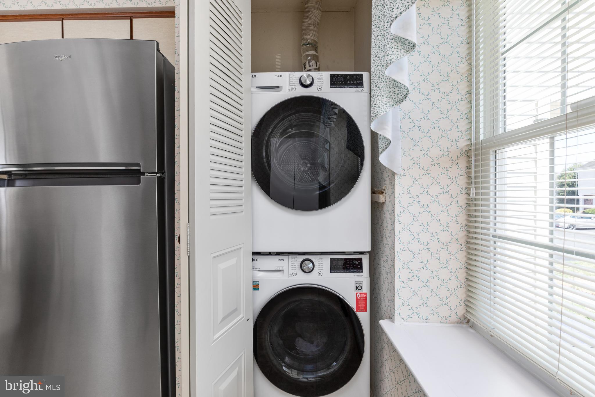 46712 Fielding Terrace Sterling, VA 20164 - Photo 6 of 22 a utility room with dryer and washer