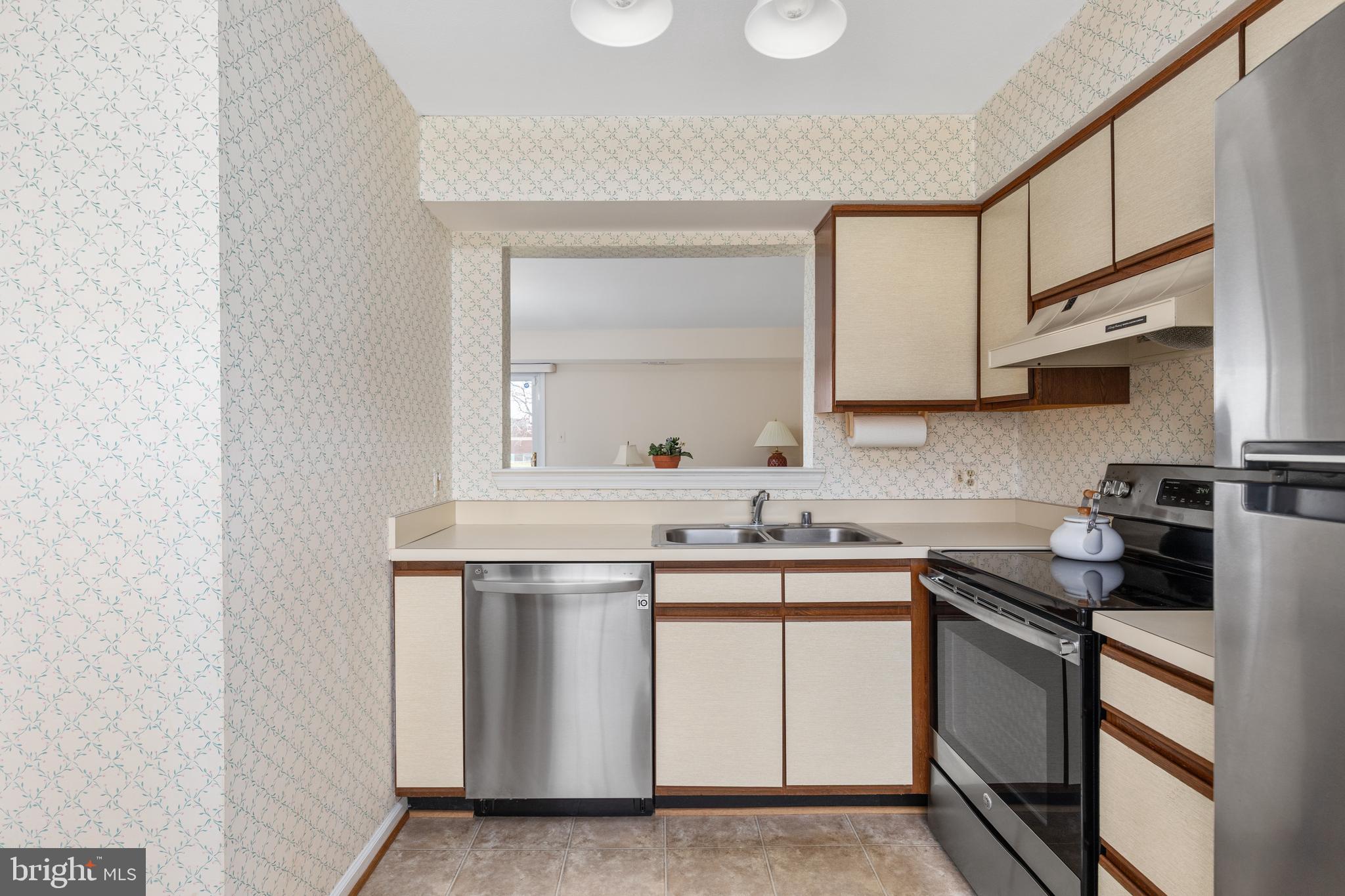46712 Fielding Terrace Sterling, VA 20164 - Photo 7 of 22 a kitchen with a sink stove and cabinets