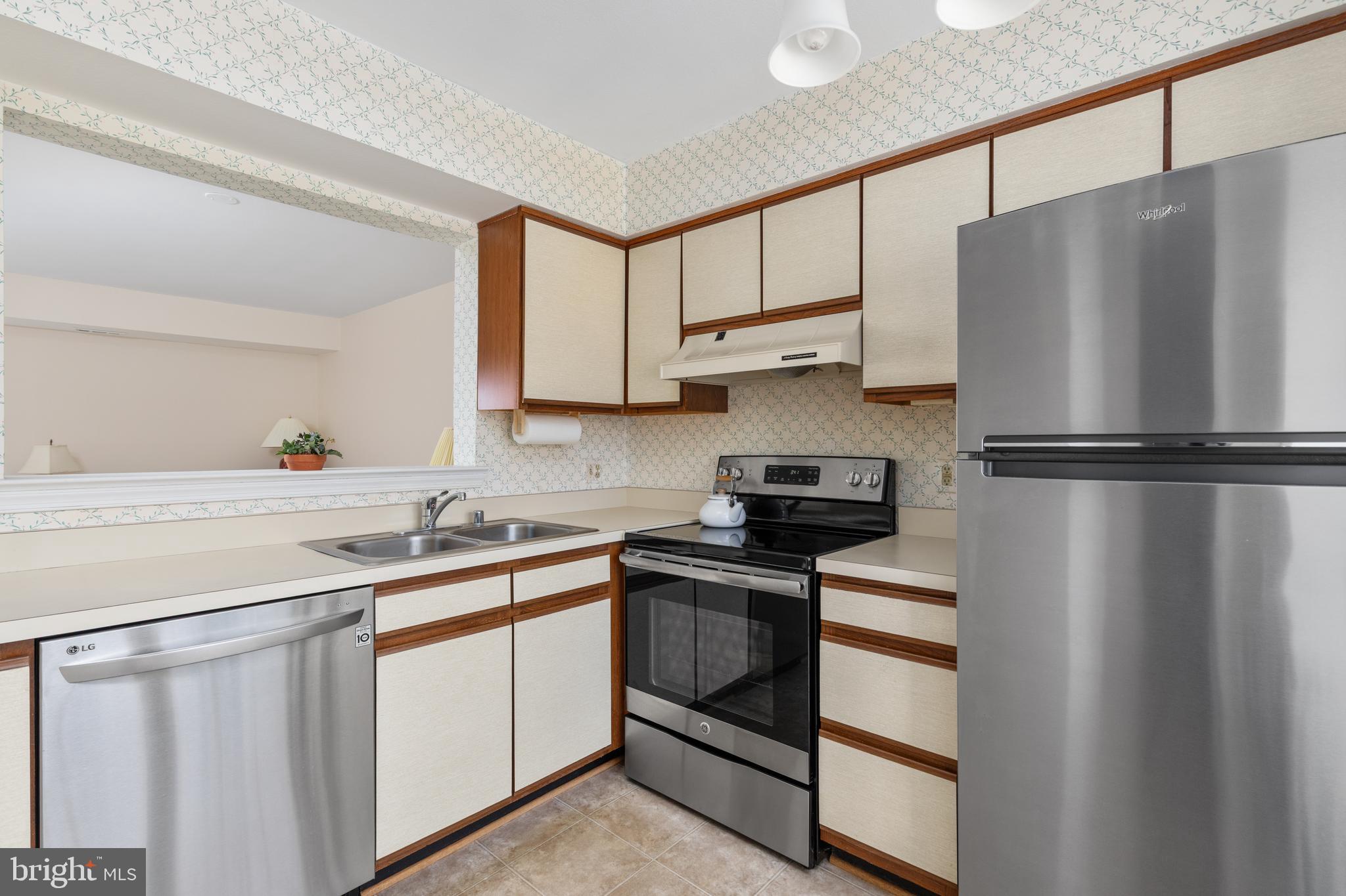 46712 Fielding Terrace Sterling, VA 20164 - Photo 8 of 22 a kitchen with stainless steel appliances a refrigerator sink and cabinets