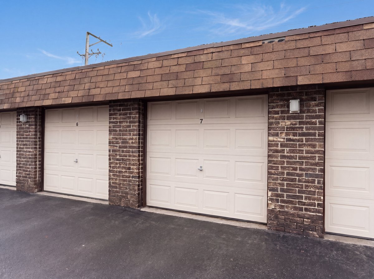 820 Elder Road, Unit C411 Homewood, IL 60430 - Photo 23 of 26 a backyard of a house