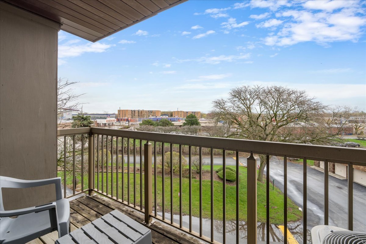 820 Elder Road, Unit C411 Homewood, IL 60430 - Photo 25 of 26 a view of city from a balcony