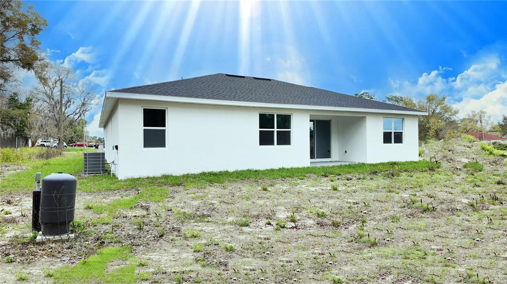 7 Spring Pass Ocala, FL 34472 - Photo 10 of 35 a backyard of a house with lots of green space