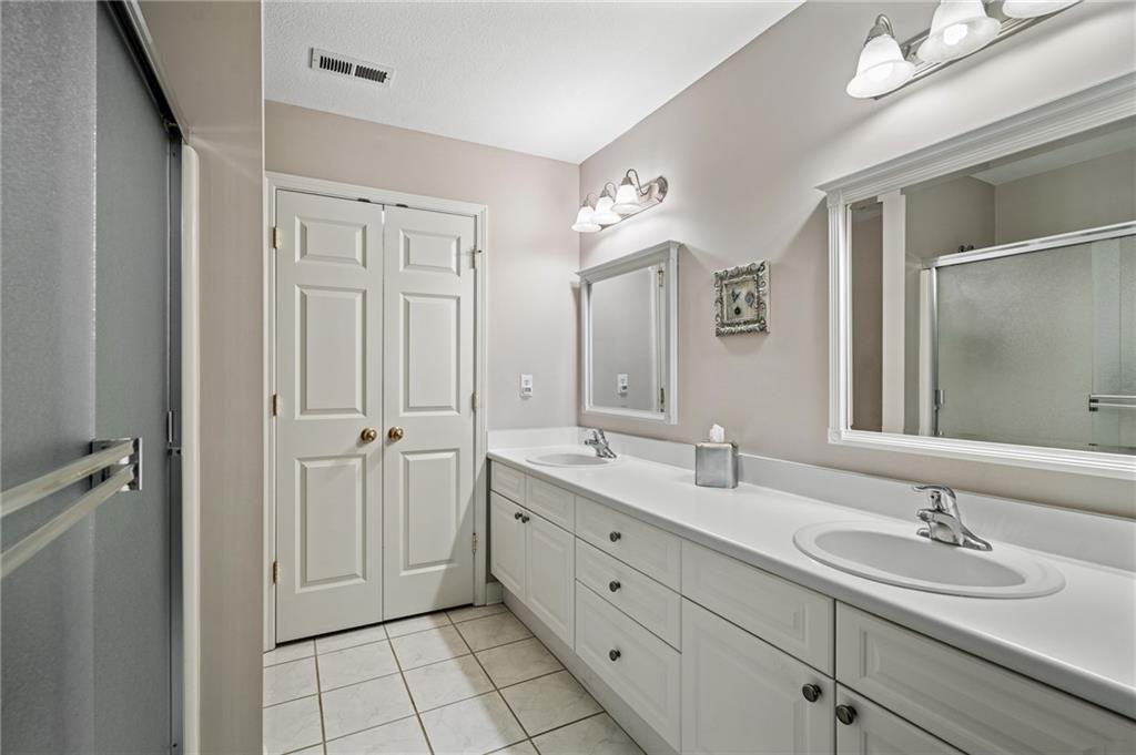 7153 Meadow View Street Shawnee, KS 66227 - Photo 33 of 48