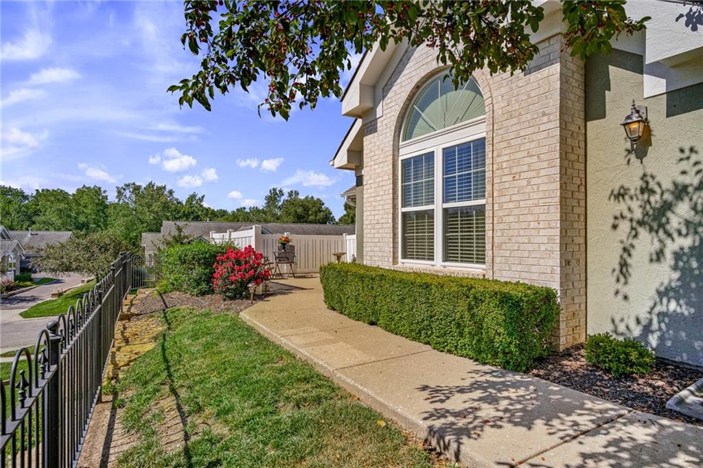 7153 Meadow View Street Shawnee, KS 66227 - Photo 5 of 48