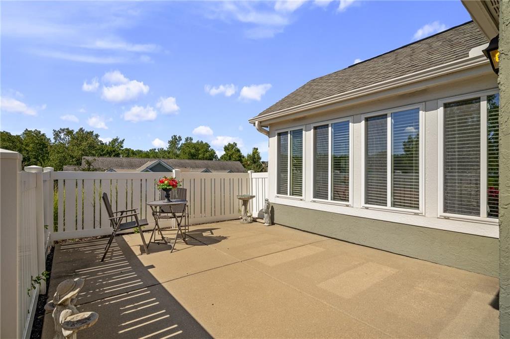 7153 Meadow View Street Shawnee, KS 66227 - Photo 7 of 48