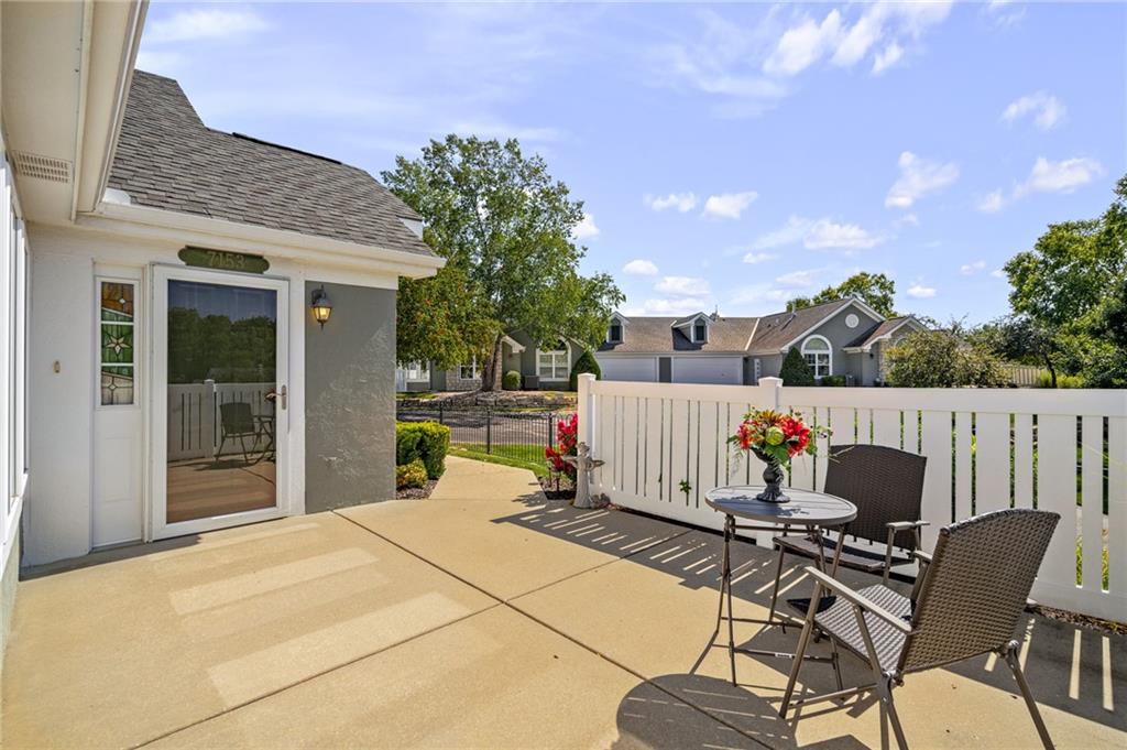 7153 Meadow View Street Shawnee, KS 66227 - Photo 9 of 48