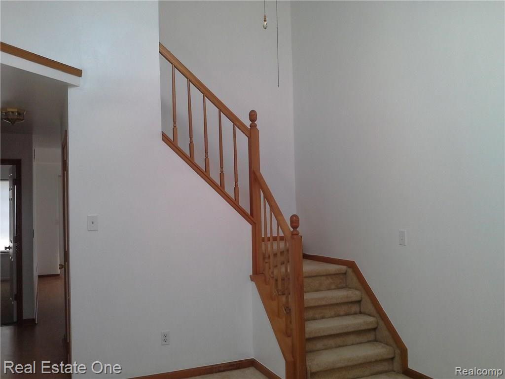2577 South Commerce Road, Unit 11 Wolverine Lake, MI 48390 - Photo 4 of 57