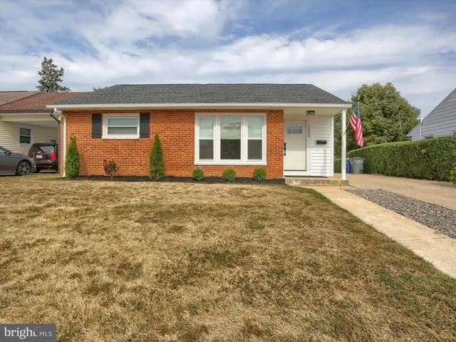 a front view of house with yard