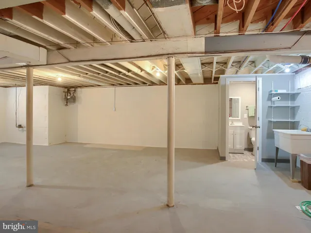 a view of a walk in closet