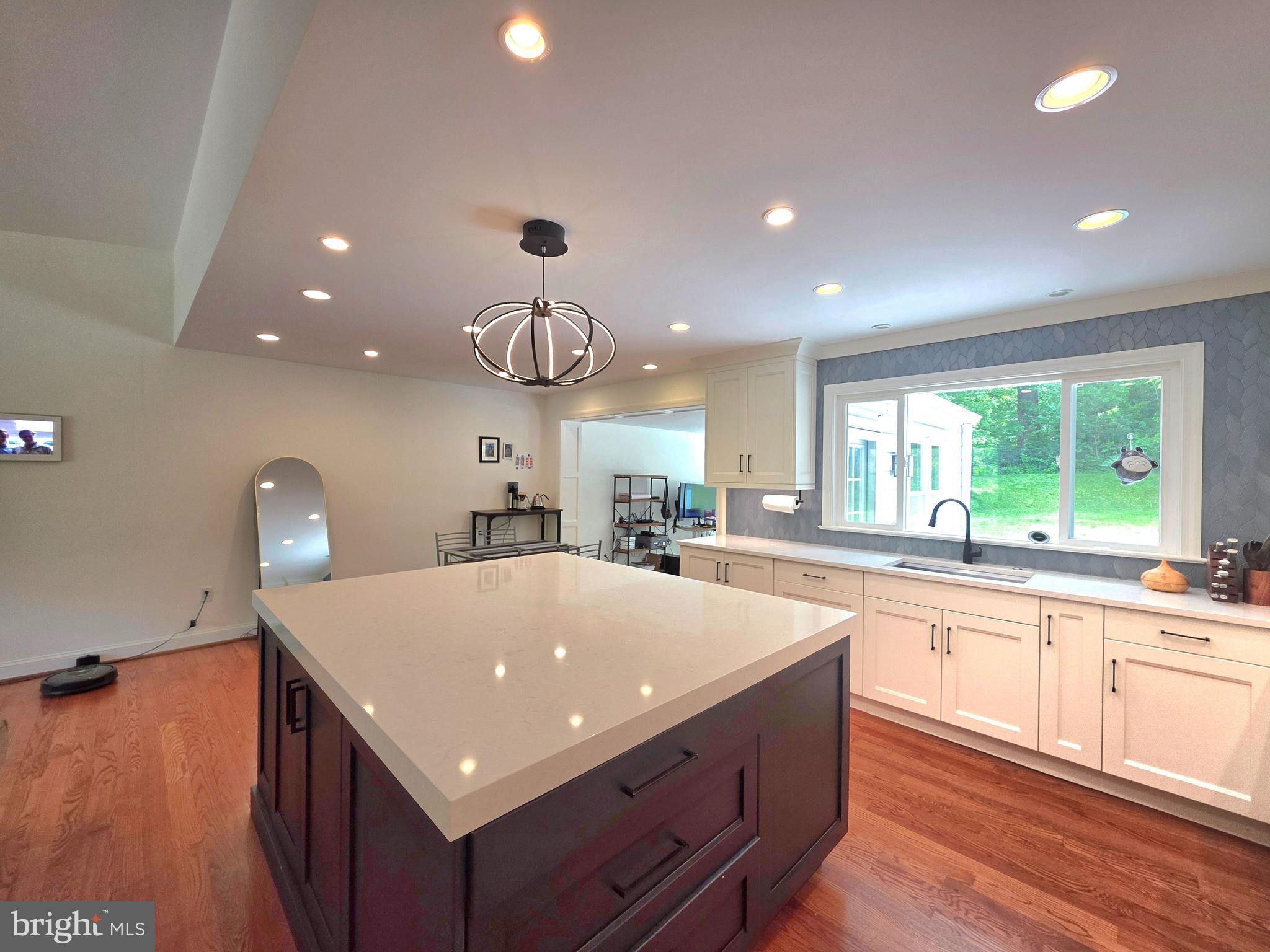 8300 Beech Tree Road Bethesda, MD 20817 - Photo 6 of 34