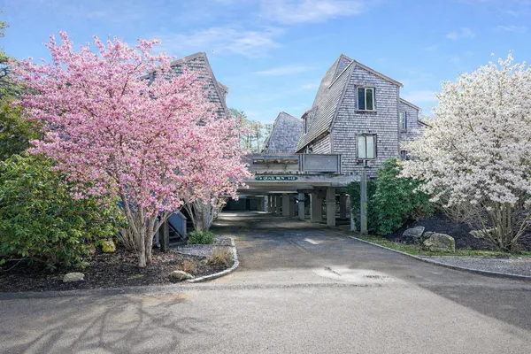 $899,000 | 4 Quail Run Road, Unit 1, Oak Bluffs, MA 02557