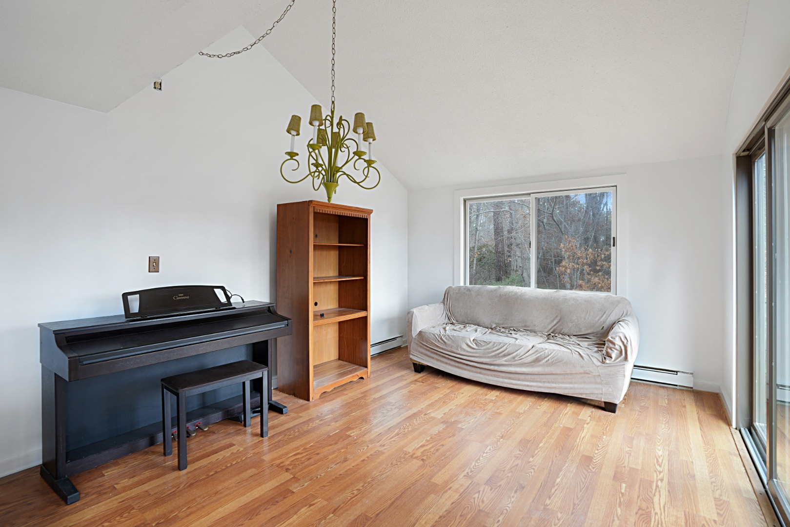 4 Quail Run Road, Unit 1 Oak Bluffs, MA 02557 - Photo 10 of 23 Dining / Living Room