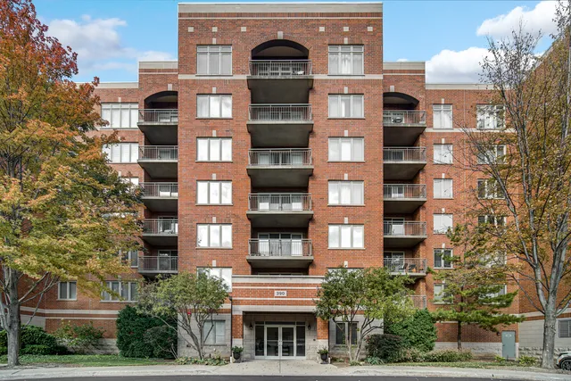 $255,000 | 390 Western Avenue, Unit 604, Des Plaines, IL 60016