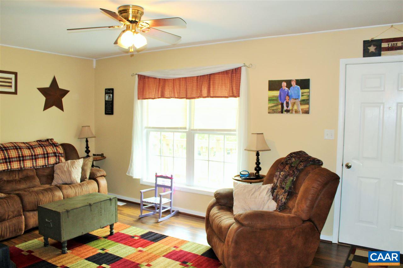 431 Buckner Road Bumpass, VA 23024 - Photo 3 of 34 a living room with furniture and a window