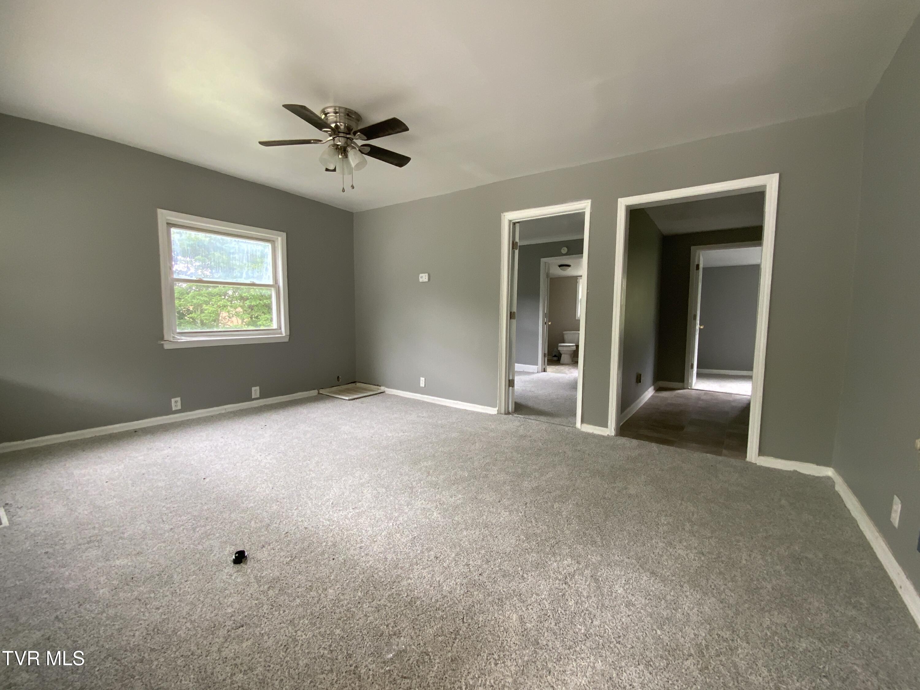 211 Locust Street, Unit 211 Greeneville, TN 37745 - Photo 5 of 20 IMG_3600
