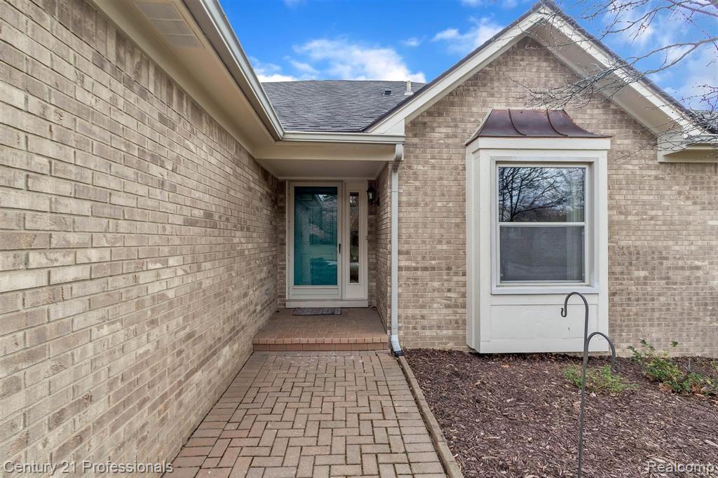 1605 Crestline Lane Rochester Hills, MI 48307 - Photo 2 of 43