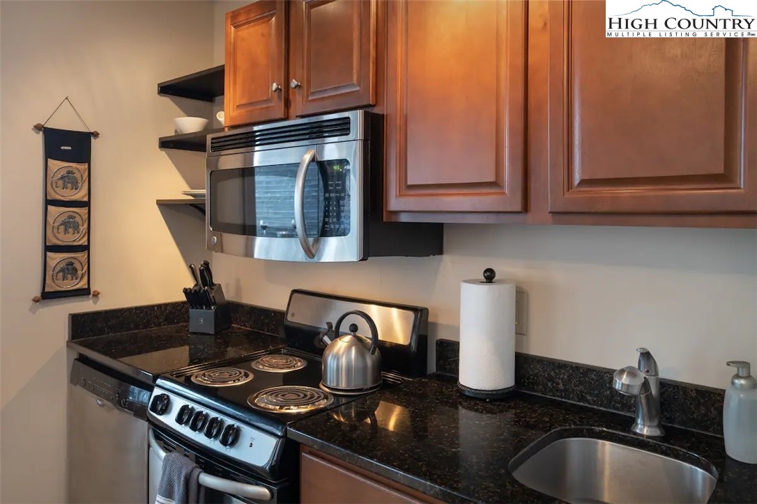 679 Whispering Hills Road, Unit 153D Boone, NC 28607 - Photo 7 of 22 Gallery Image 7