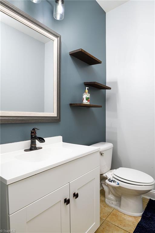 991 Beesons Field Drive Kernersville, NC 27284 - Photo 14 of 36 Main level half bath