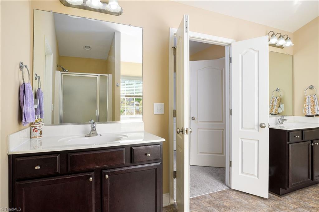 991 Beesons Field Drive Kernersville, NC 27284 - Photo 19 of 36 Primary ensuite bathroom