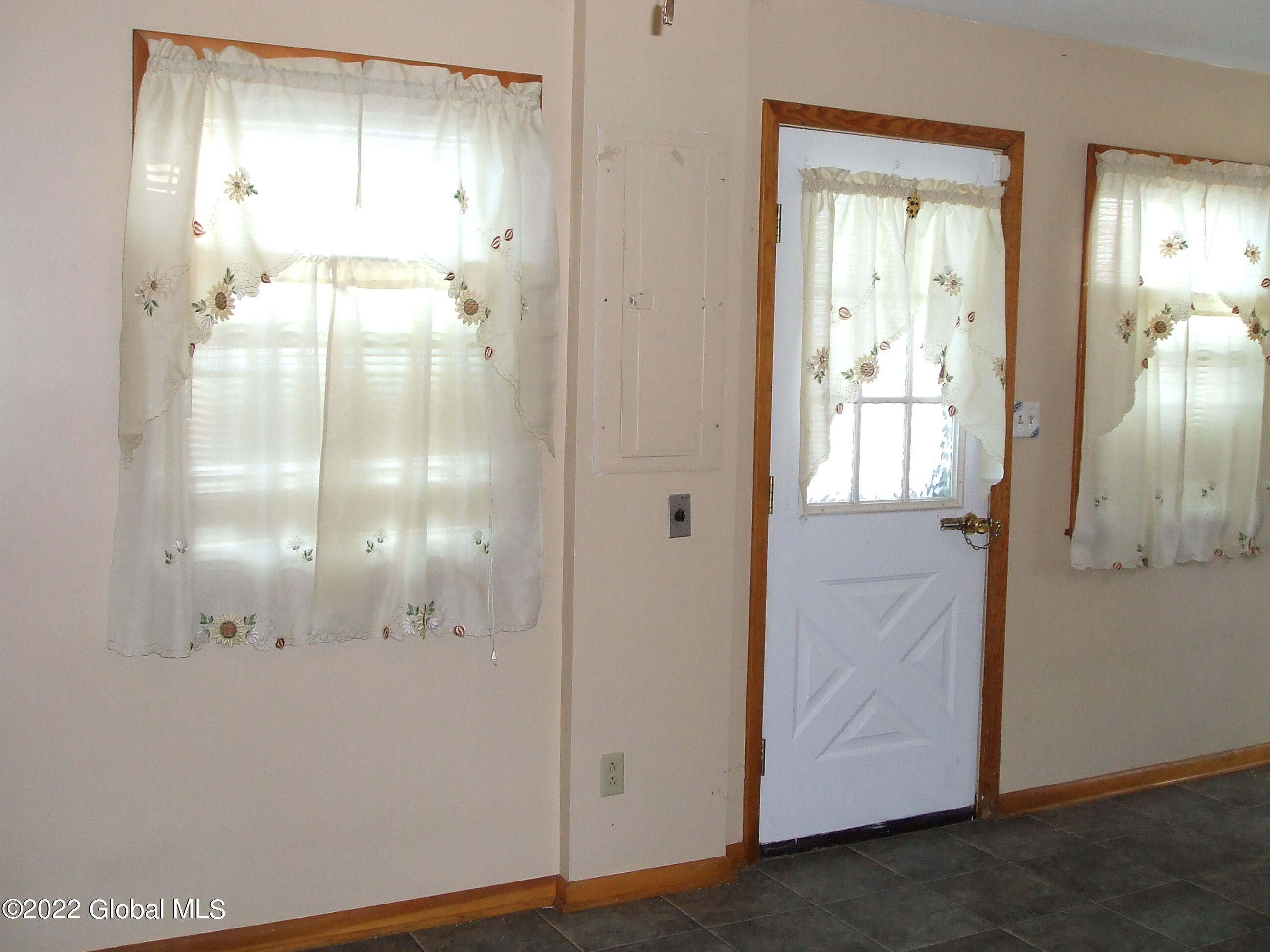 131 Clayton Road Schenectady, NY 12304 - Photo 12 of 34 DSCF2546