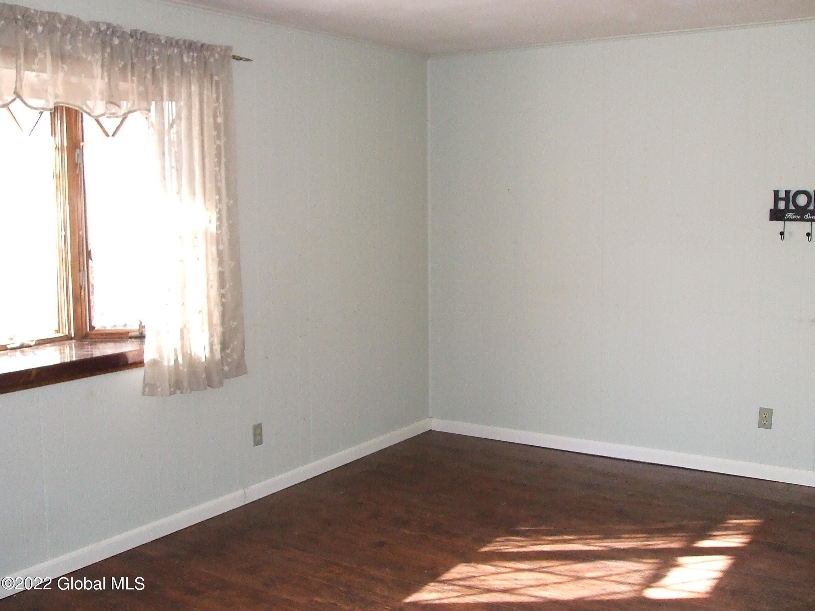 131 Clayton Road Schenectady, NY 12304 - Photo 3 of 34 DSCF2548