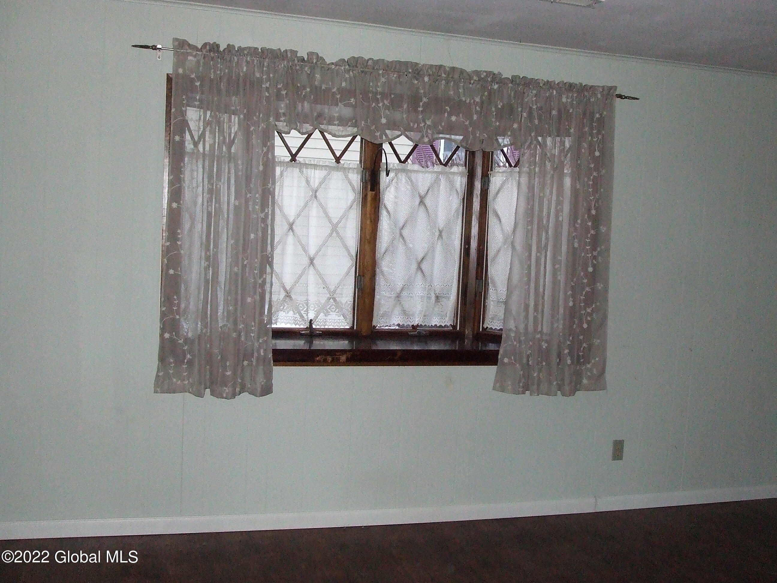 131 Clayton Road Schenectady, NY 12304 - Photo 5 of 34 DSCF2573