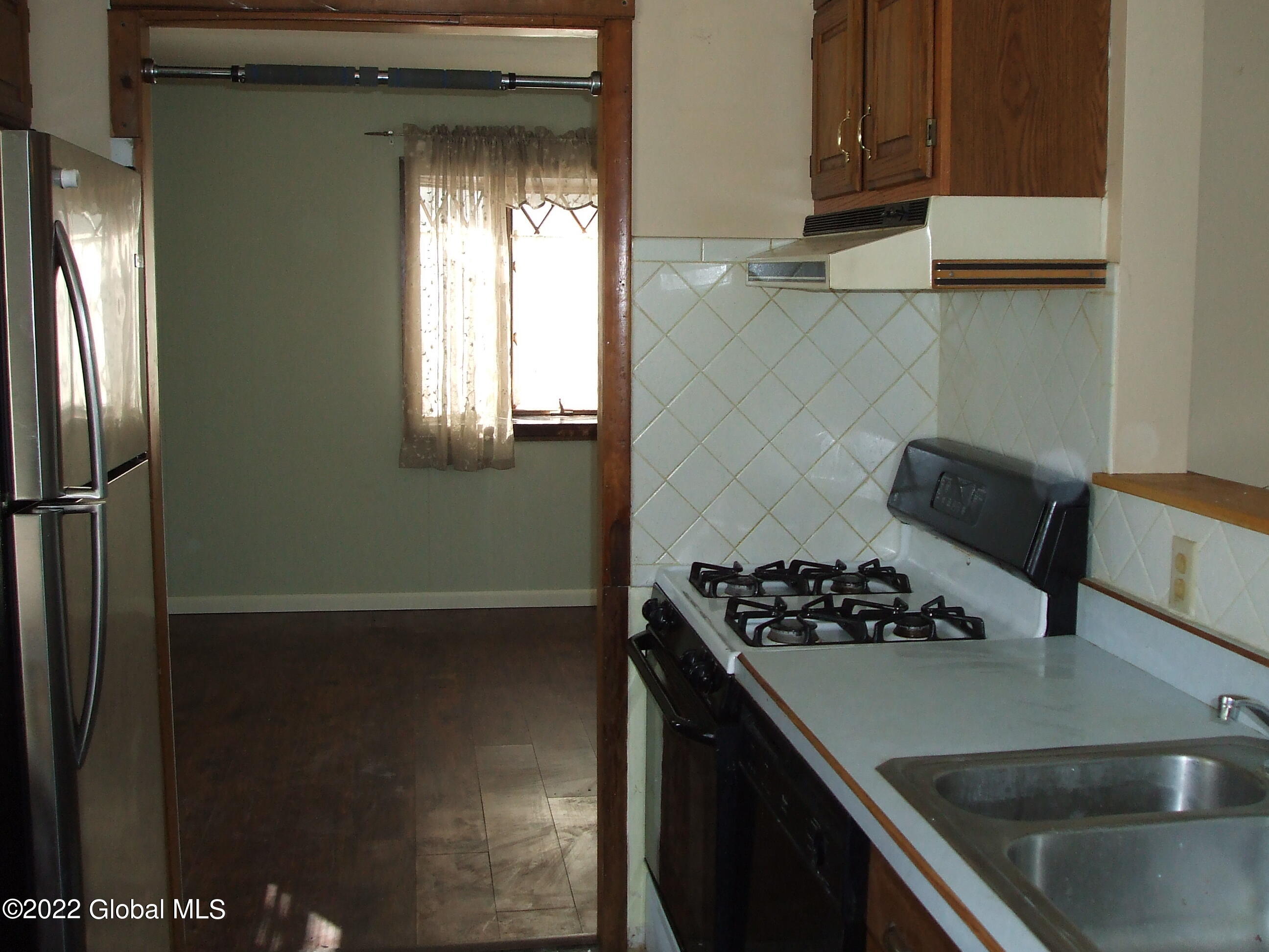131 Clayton Road Schenectady, NY 12304 - Photo 8 of 34 DSCF2559