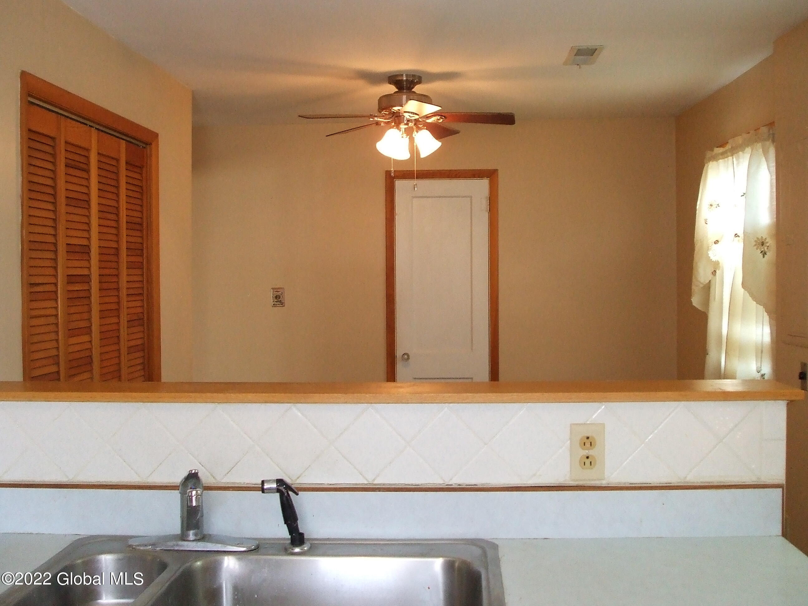 131 Clayton Road Schenectady, NY 12304 - Photo 10 of 34 DSCF2556