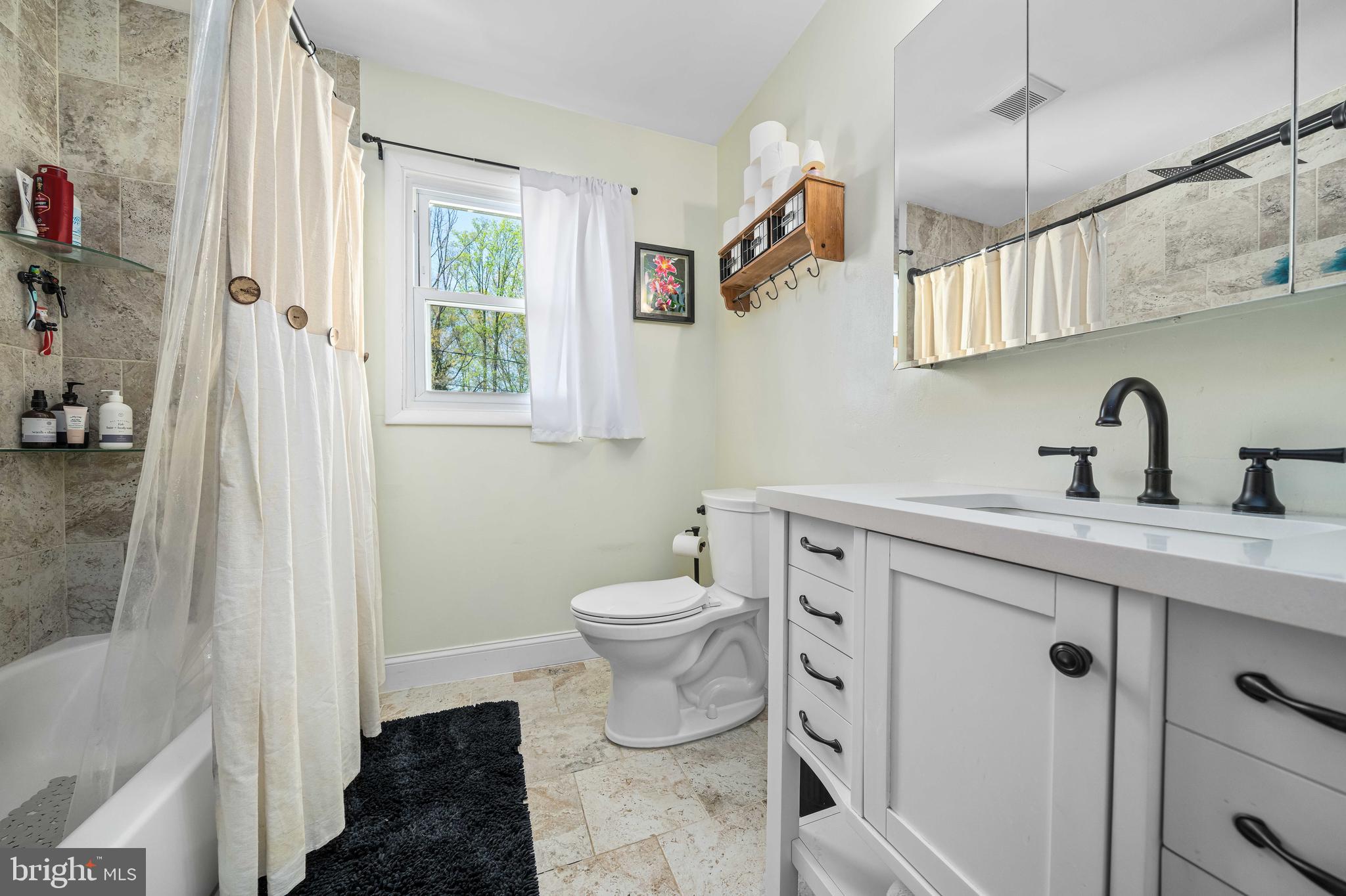 47 Old Manor Road Newark, DE 19711 - Photo 26 of 42 Main Bathroom