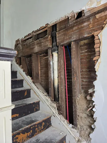 a room with window and a table