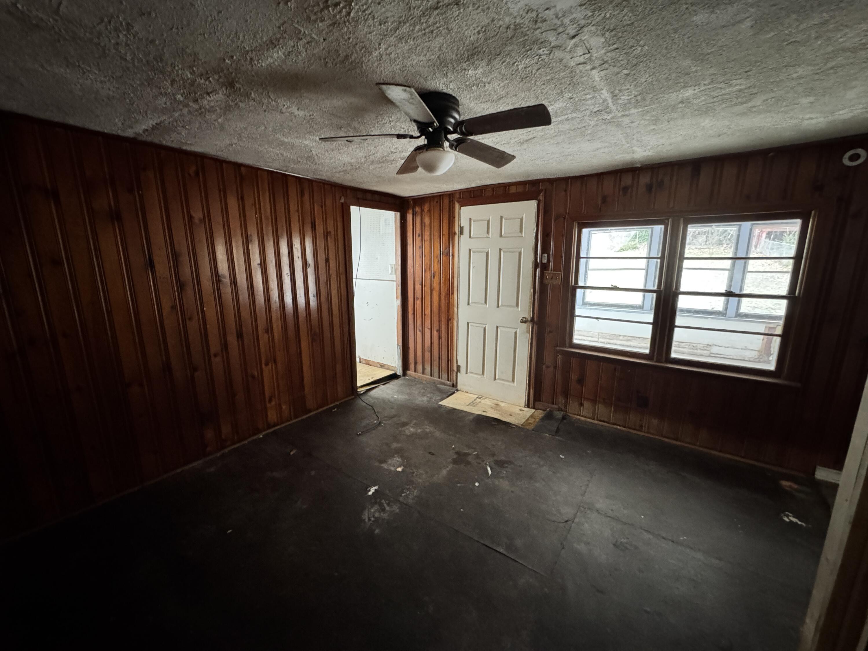 309 Roxbury Street Clifton Forge, VA 24422 - Photo 18 of 24 rec room1