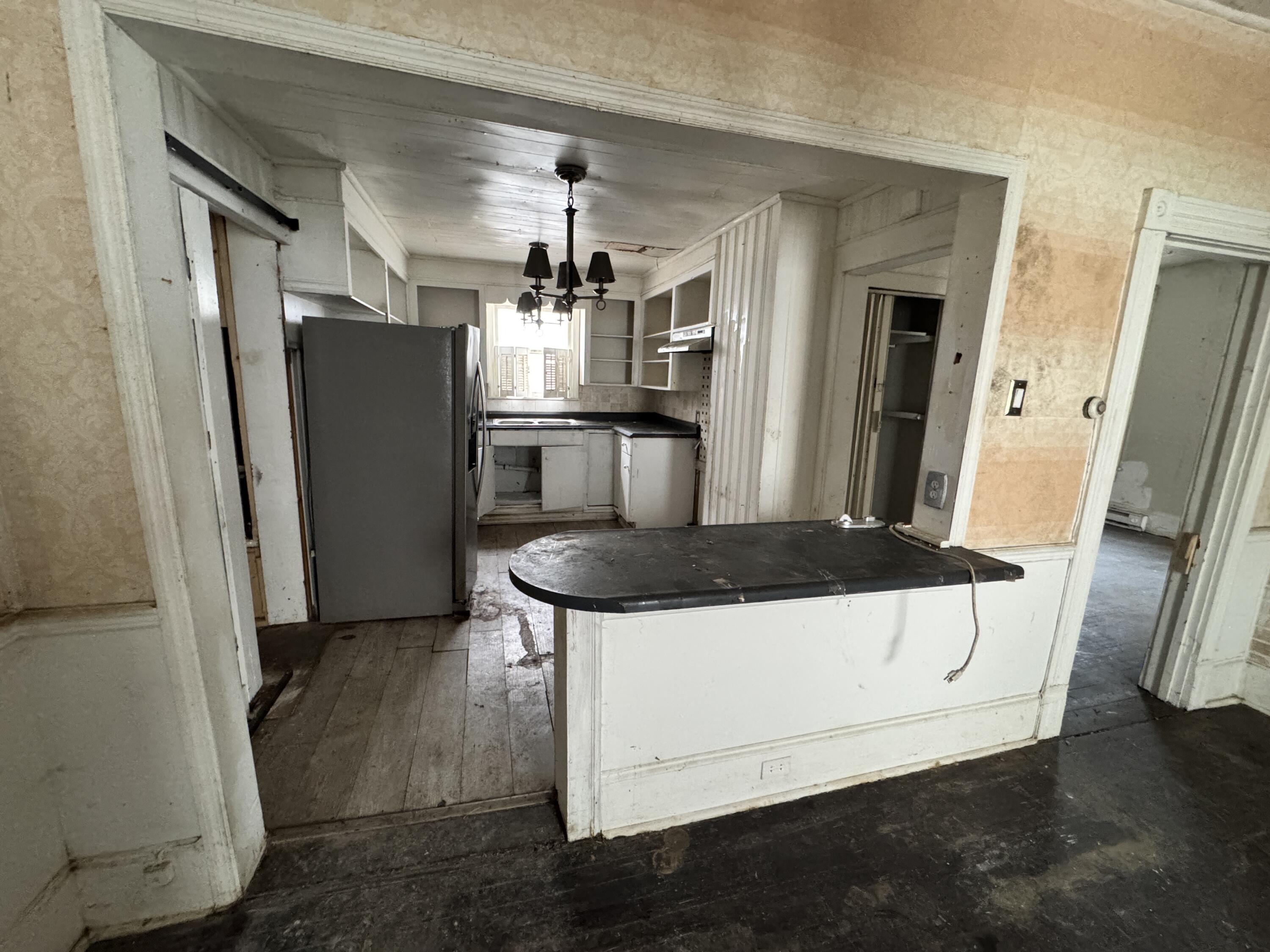 309 Roxbury Street Clifton Forge, VA 24422 - Photo 5 of 24 kitchen1a