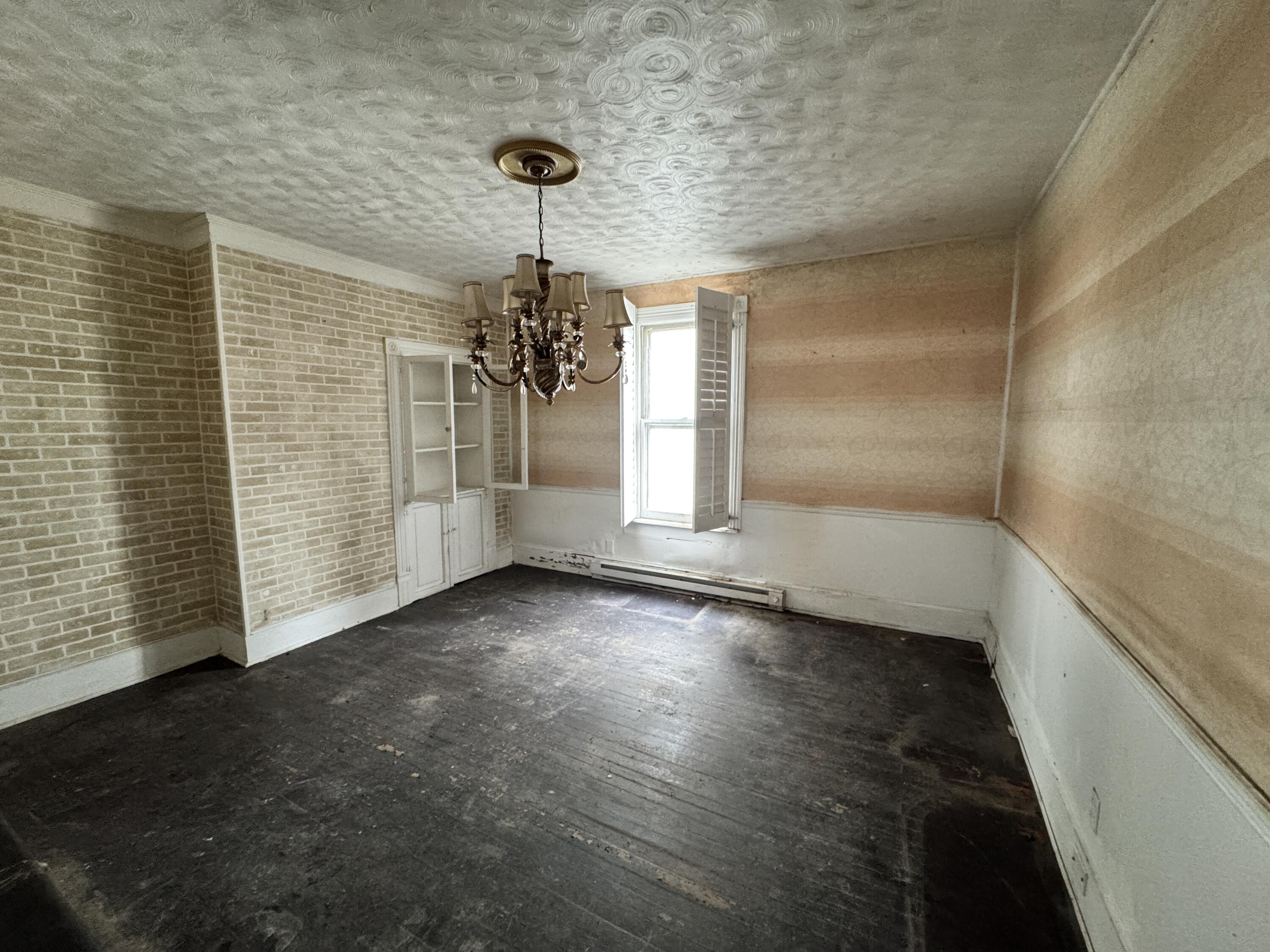309 Roxbury Street Clifton Forge, VA 24422 - Photo 6 of 24 dining room1a