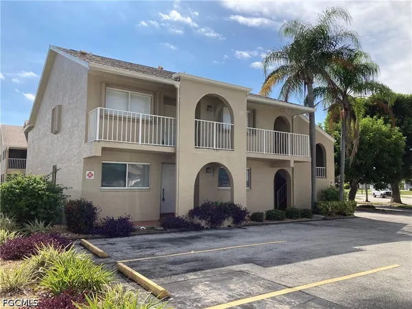 $195,000 | 4321 Country Club Boulevard, Unit 101, Cape Coral, FL 33904