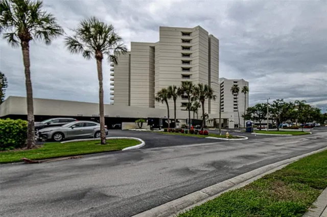 $359,999 | 5940 Pelican Bay Plaza South, Unit 406, Gulfport, FL 33707