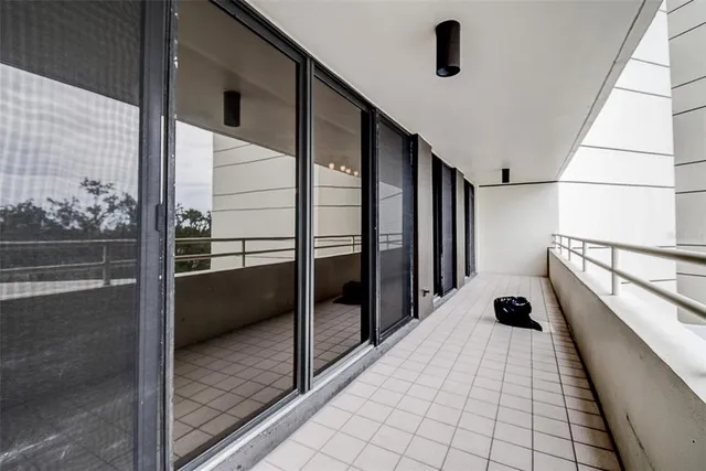 $359,999 | 5940 Pelican Bay Plaza South, Unit 406, Gulfport, FL 33707