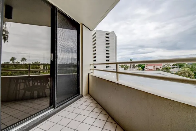 $359,999 | 5940 Pelican Bay Plaza South, Unit 406, Gulfport, FL 33707