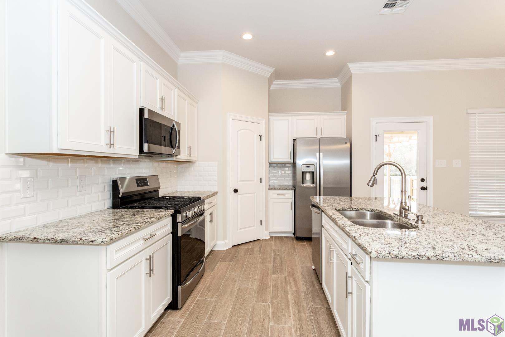 6356 Lake Edge Drive Baton Rouge, LA 70820 - Photo 6 of 21