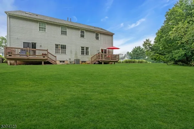 a view of a house with backyard