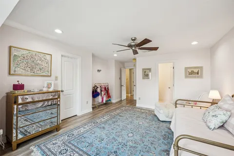 a view of a livingroom with furniture